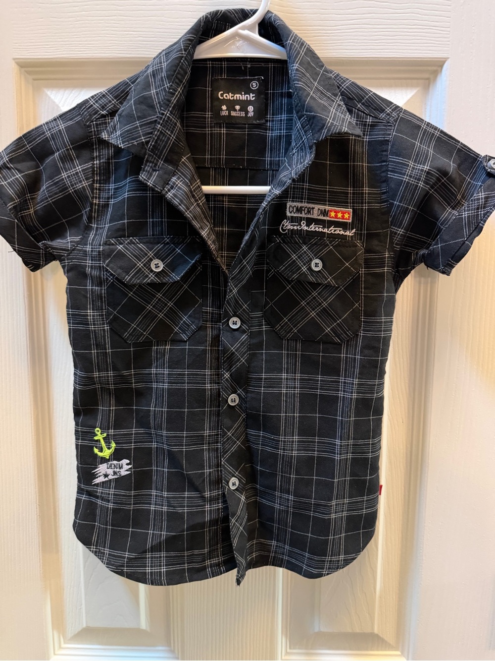 Catmint Boys' Black Plaid Short-Sleeve Button-Down Shirt